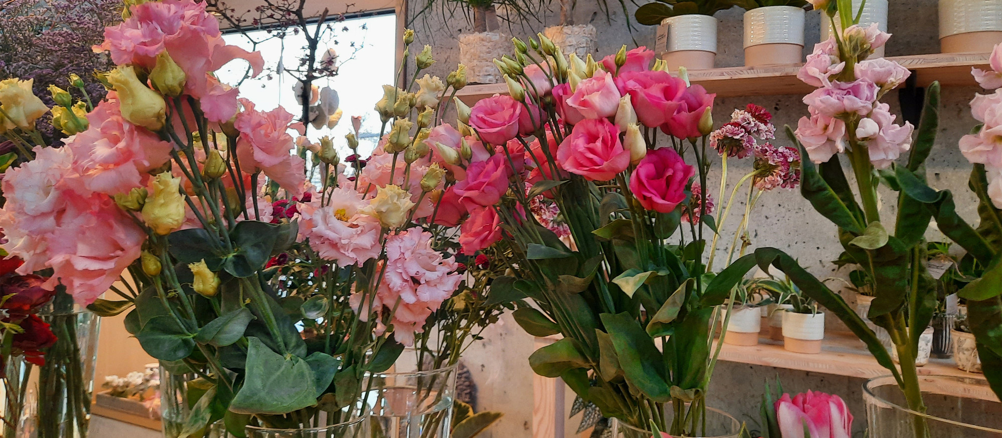 Aktuell in der Handmacherei: Blumige Blütenherze, zarte Frühlingssträusse und Blumenkörbe zum Valentinstag