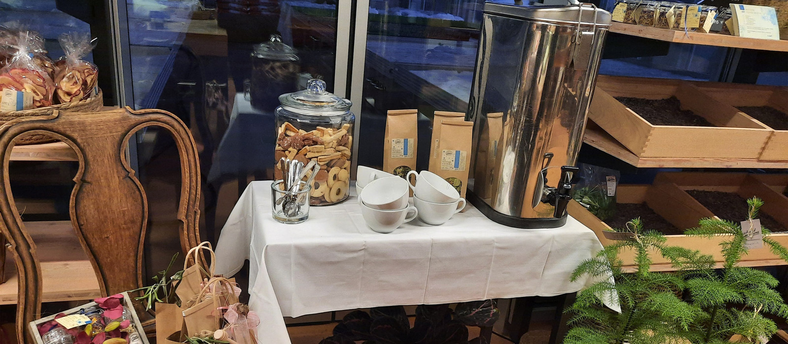 Tee-Degustation in der Handmacherei