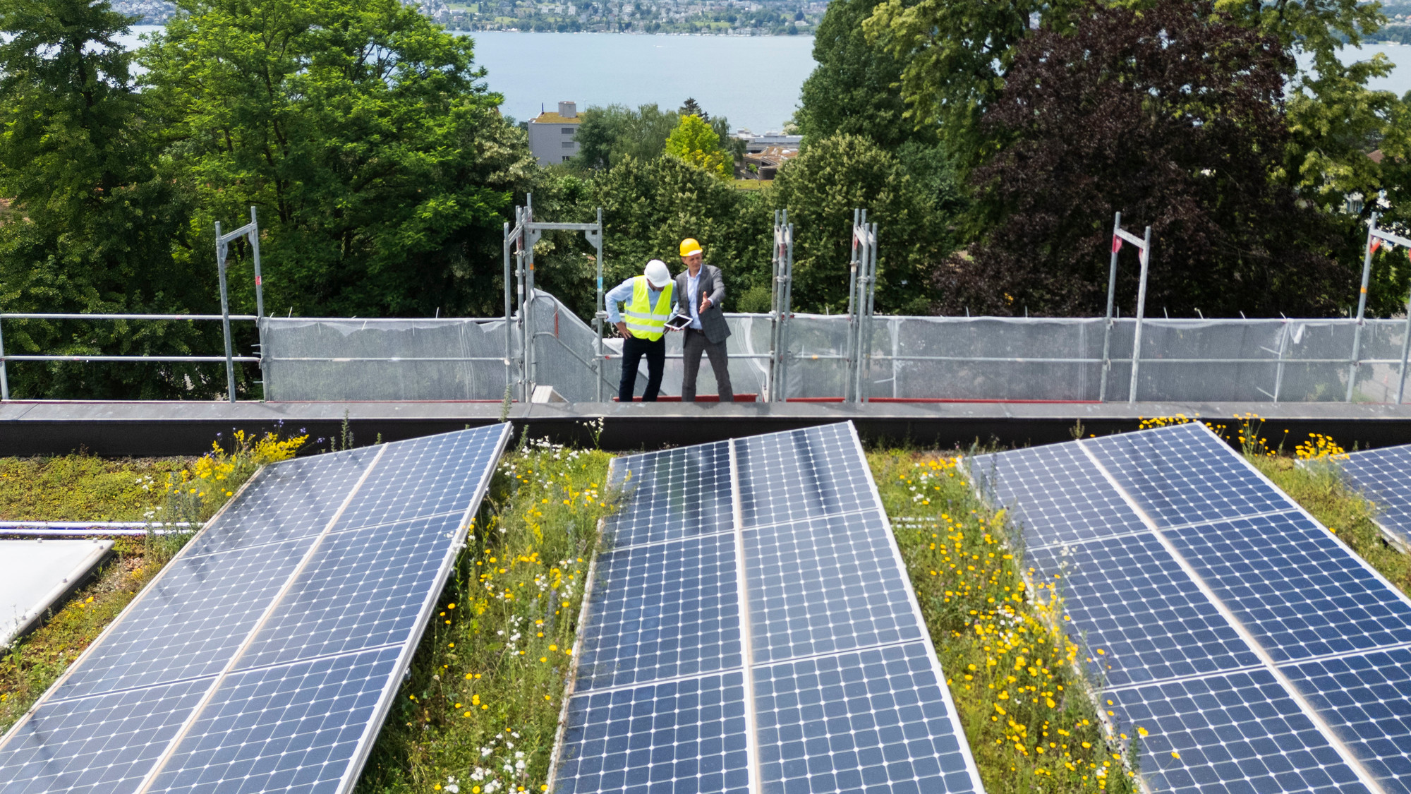 Solarpanel auf dem Dach,  Nachhaltigkeitsbericht