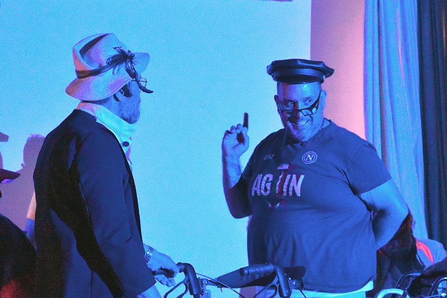 1. Ein Theaterkurs – freudig Neues ausprobieren